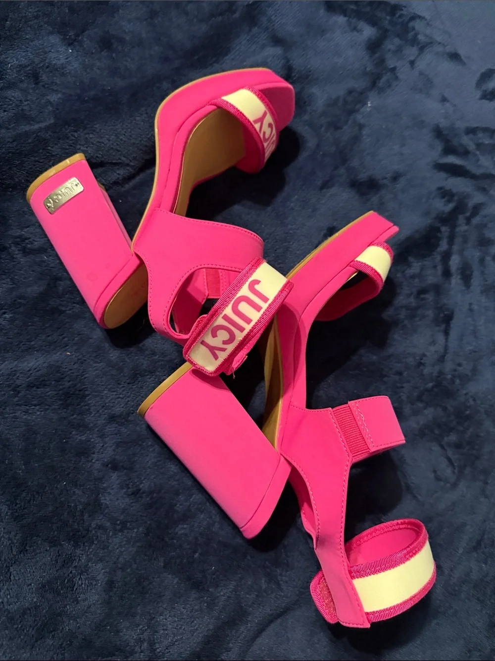 Juicy Couture Bright Pink and White Sandals Women’s